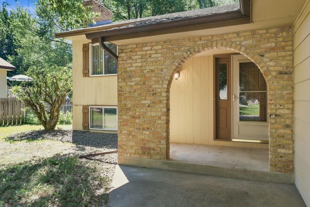 936 97th Lane NE, Blaine, MN 55434
