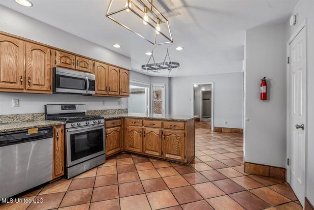 11815 Whispering Pines Drive, Olive Branch, MS 38654