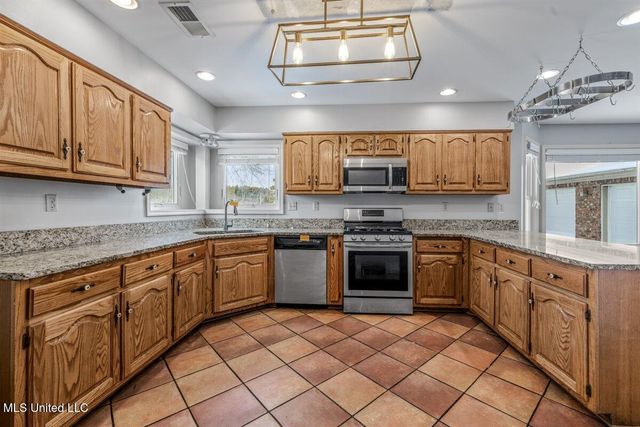 11815 Whispering Pines Drive, Olive Branch, MS 38654