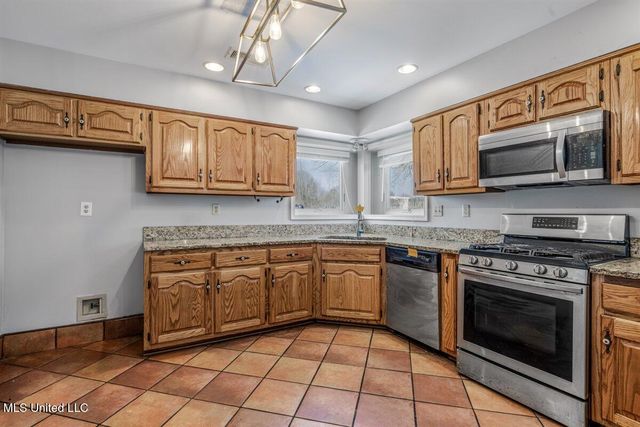 11815 Whispering Pines Drive, Olive Branch, MS 38654