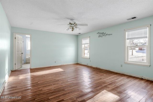 11815 Whispering Pines Drive, Olive Branch, MS 38654