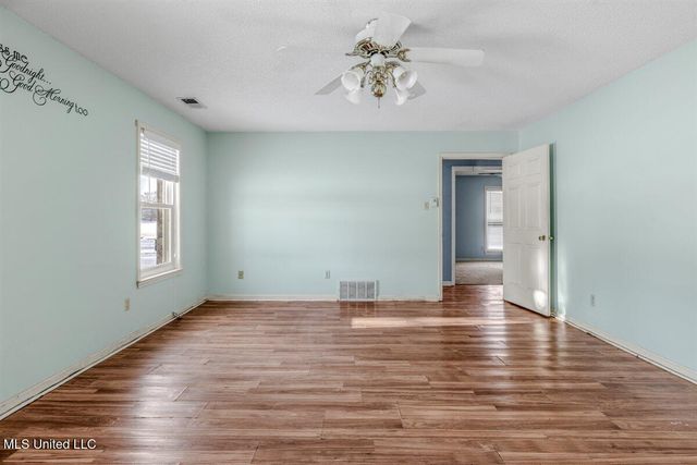 11815 Whispering Pines Drive, Olive Branch, MS 38654