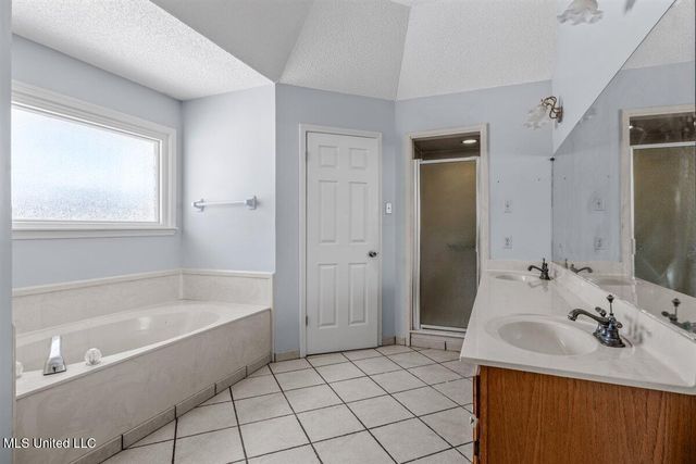 11815 Whispering Pines Drive, Olive Branch, MS 38654