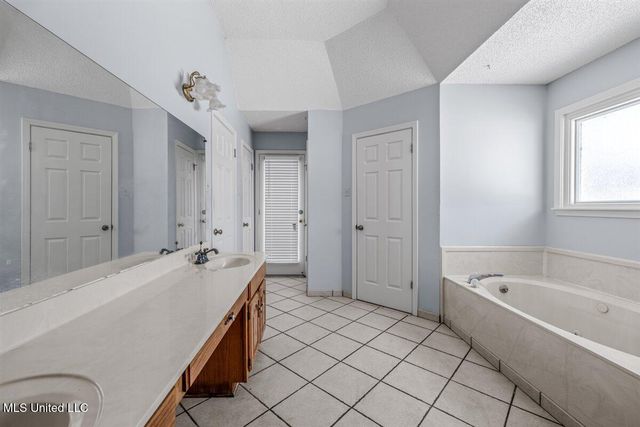 11815 Whispering Pines Drive, Olive Branch, MS 38654