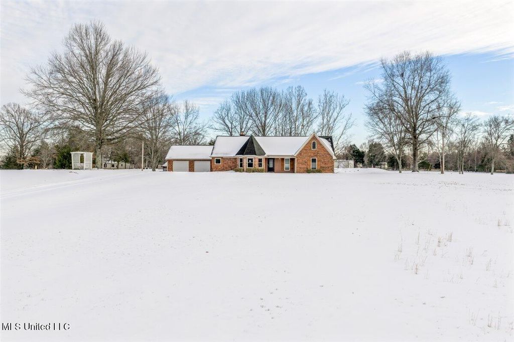 11815 Whispering Pines Drive, Olive Branch, MS 38654