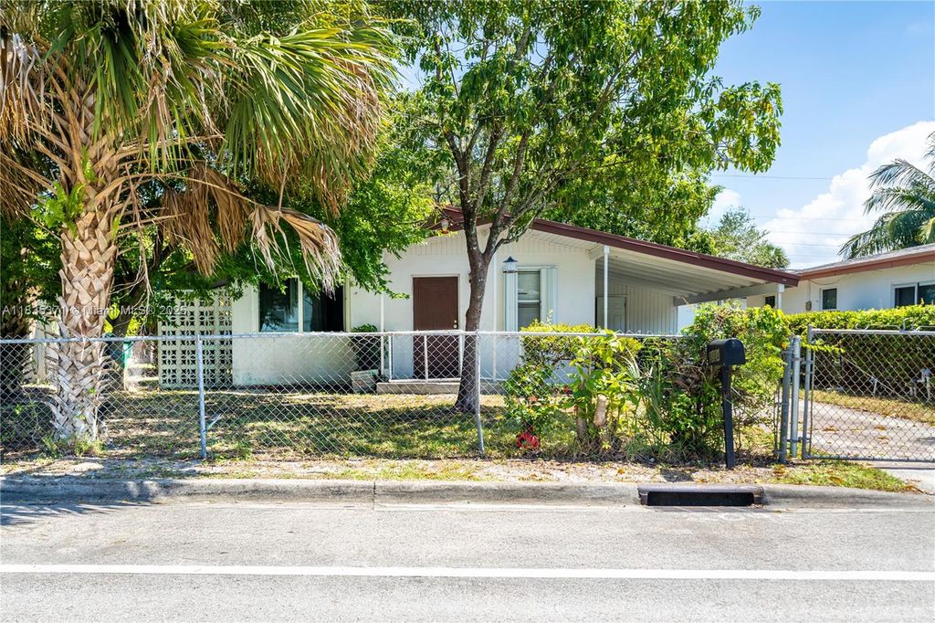 2824 NW 8th St, Fort Lauderdale, FL 33311