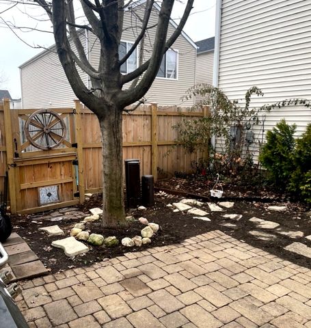 939 Symphony Drive, Aurora, IL 60504