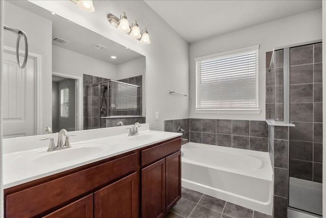 4114 W Bayou Maison Circle, Dickinson, TX 77539