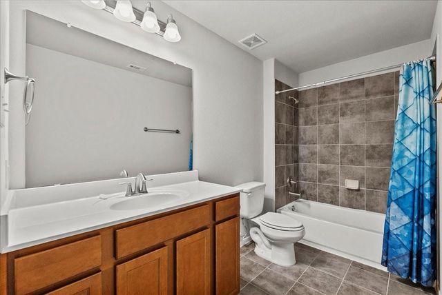 4114 W Bayou Maison Circle, Dickinson, TX 77539