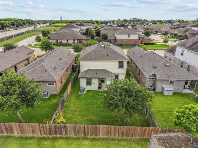 4114 W Bayou Maison Circle, Dickinson, TX 77539