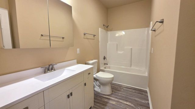 632 W Delavan Drive, Janesville, WI 53548