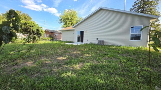 632 W Delavan Drive, Janesville, WI 53548