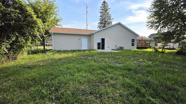 632 W Delavan Drive, Janesville, WI 53548