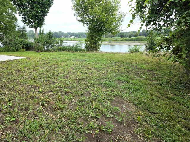632 W Delavan Drive, Janesville, WI 53548