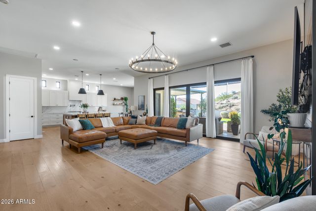 6439 W TOMBSTONE Trail, Phoenix, AZ 85083