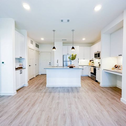 501 N Ewing Avenue 202, Dallas, TX 75203