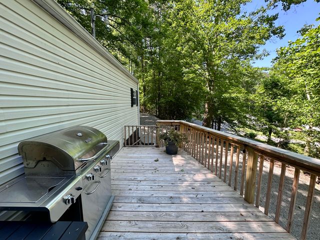432 N Lake Drive, Burnside, KY 42519