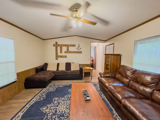 432 N Lake Drive, Burnside, KY 42519
