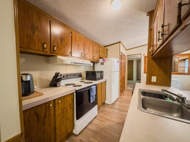 432 N Lake Drive, Burnside, KY 42519