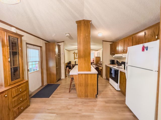 432 N Lake Drive, Burnside, KY 42519