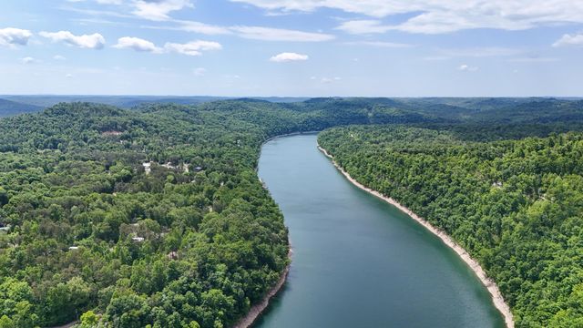 432 N Lake Drive, Burnside, KY 42519