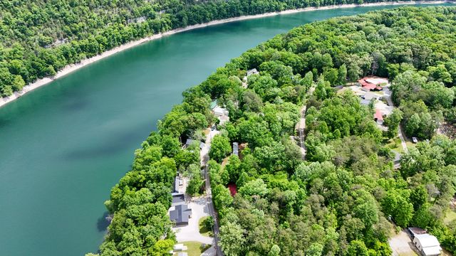 432 N Lake Drive, Burnside, KY 42519