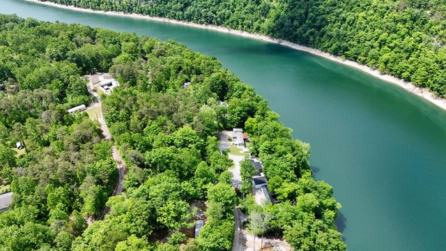 432 N Lake Drive, Burnside, KY 42519