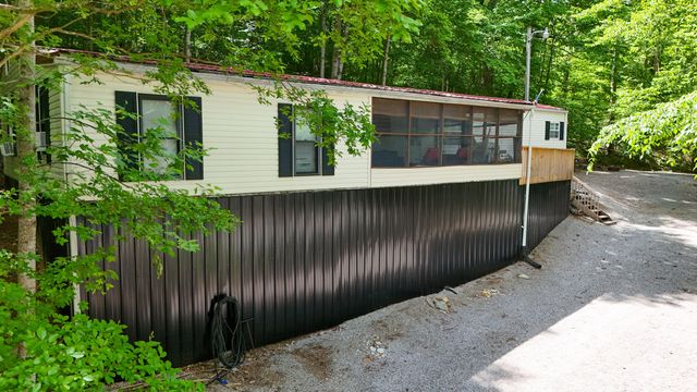 432 N Lake Drive, Burnside, KY 42519