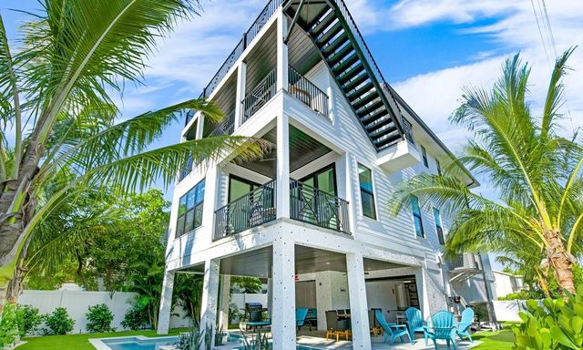 2200 AVENUE B, Bradenton Beach, FL 34217