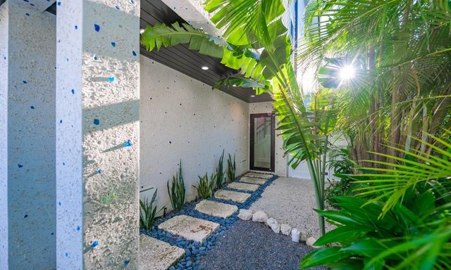 2200 AVENUE B, Bradenton Beach, FL 34217