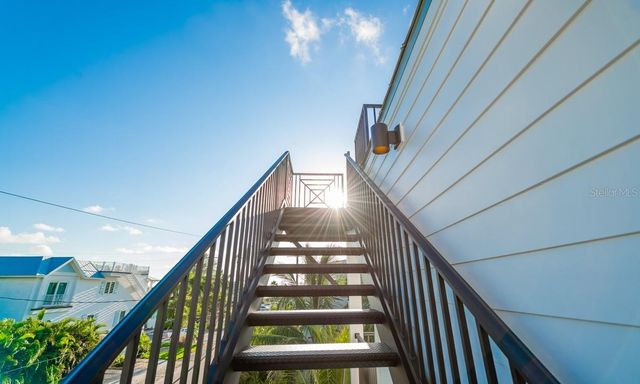 2200 AVENUE B, Bradenton Beach, FL 34217