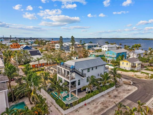 2200 AVENUE B, Bradenton Beach, FL 34217