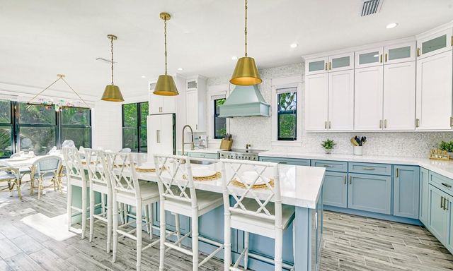 2200 AVENUE B, Bradenton Beach, FL 34217