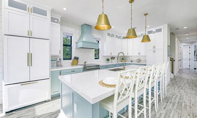 2200 AVENUE B, Bradenton Beach, FL 34217