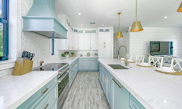 2200 AVENUE B, Bradenton Beach, FL 34217