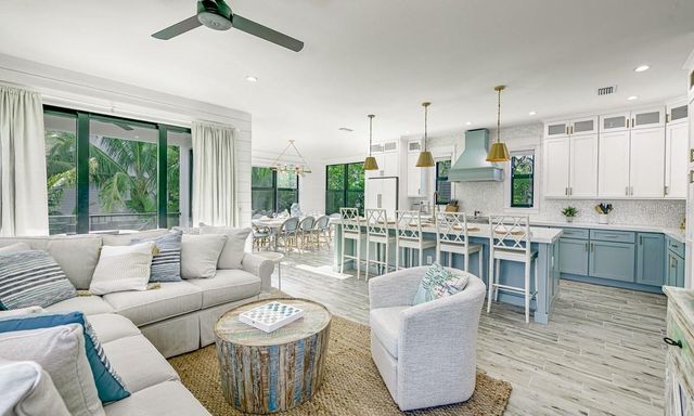 2200 AVENUE B, Bradenton Beach, FL 34217