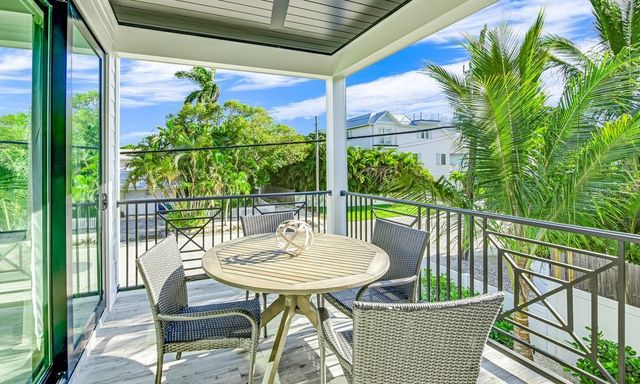 2200 AVENUE B, Bradenton Beach, FL 34217