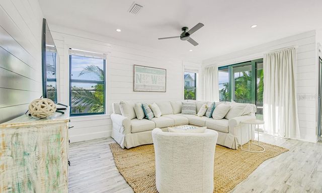 2200 AVENUE B, Bradenton Beach, FL 34217