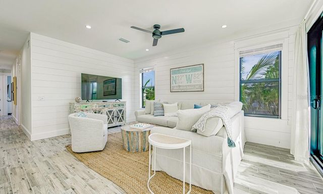 2200 AVENUE B, Bradenton Beach, FL 34217