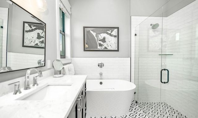 2200 AVENUE B, Bradenton Beach, FL 34217