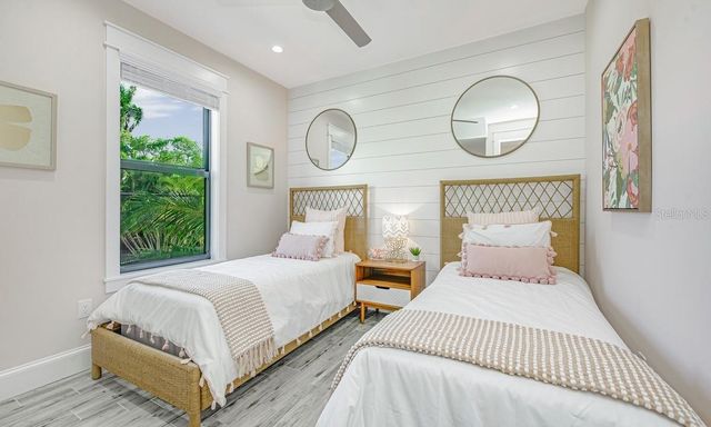 2200 AVENUE B, Bradenton Beach, FL 34217