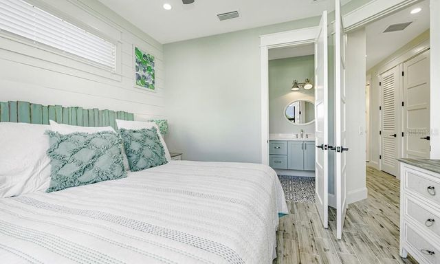 2200 AVENUE B, Bradenton Beach, FL 34217