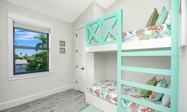 2200 AVENUE B, Bradenton Beach, FL 34217