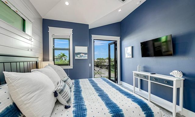 2200 AVENUE B, Bradenton Beach, FL 34217