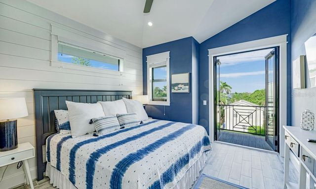 2200 AVENUE B, Bradenton Beach, FL 34217