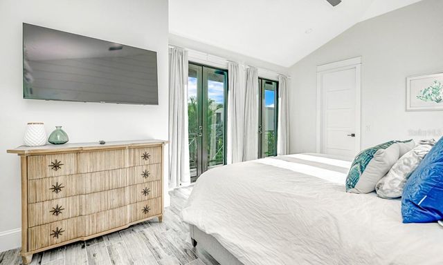 2200 AVENUE B, Bradenton Beach, FL 34217