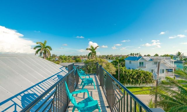 2200 AVENUE B, Bradenton Beach, FL 34217