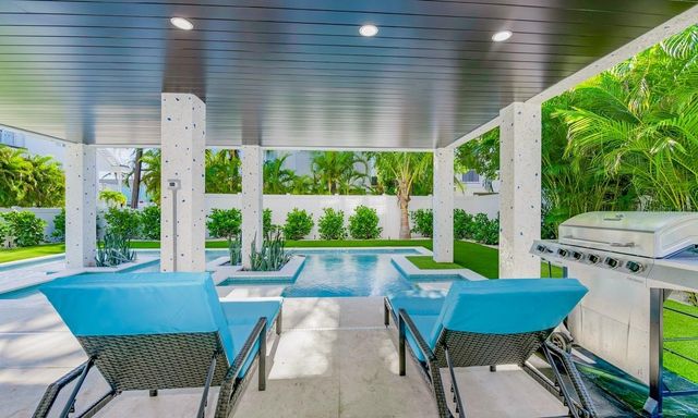 2200 AVENUE B, Bradenton Beach, FL 34217