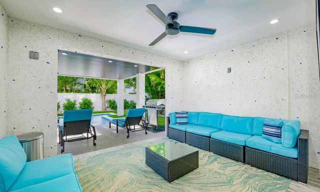 2200 AVENUE B, Bradenton Beach, FL 34217