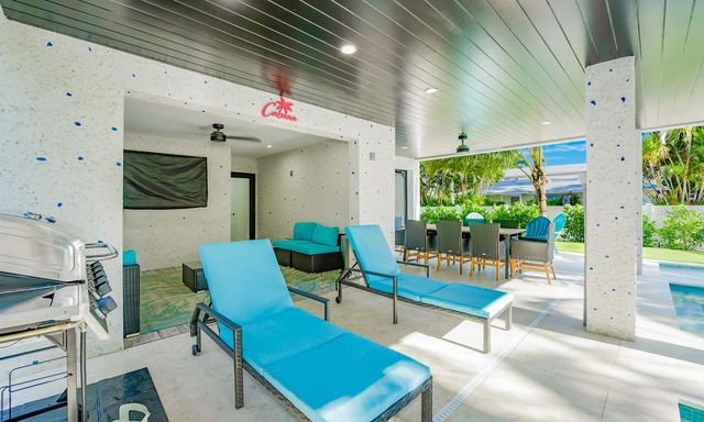 2200 AVENUE B, Bradenton Beach, FL 34217